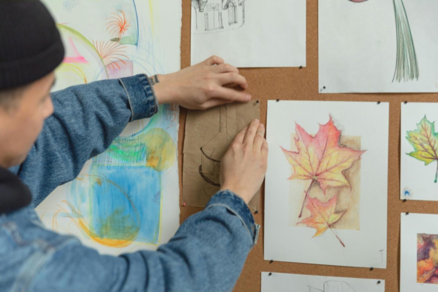 Processo creativo di illustrazione digitale nello studio forynthasex